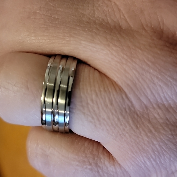 Silver Ring - Picture 3 of 3